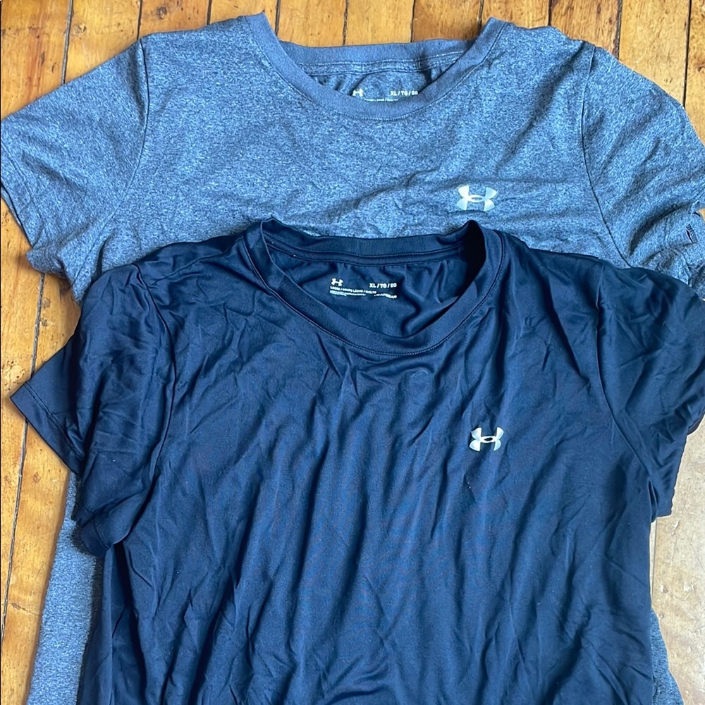 Under Armour Women Black and Grey Athletic T-Shirt